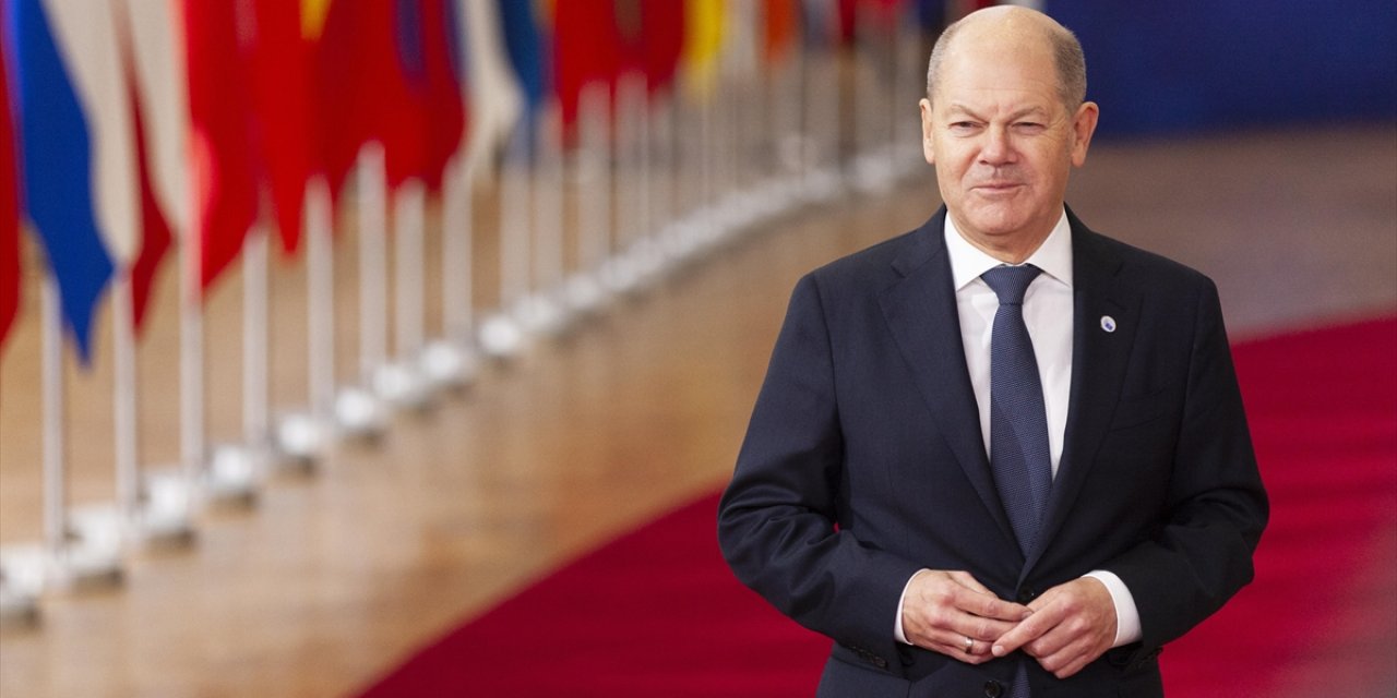 Başbakan Olaf Scholz, Almanya'nın Geleceğine Sosyal Medya Sahiplerinin Karar Veremeyeceğini Belirtti