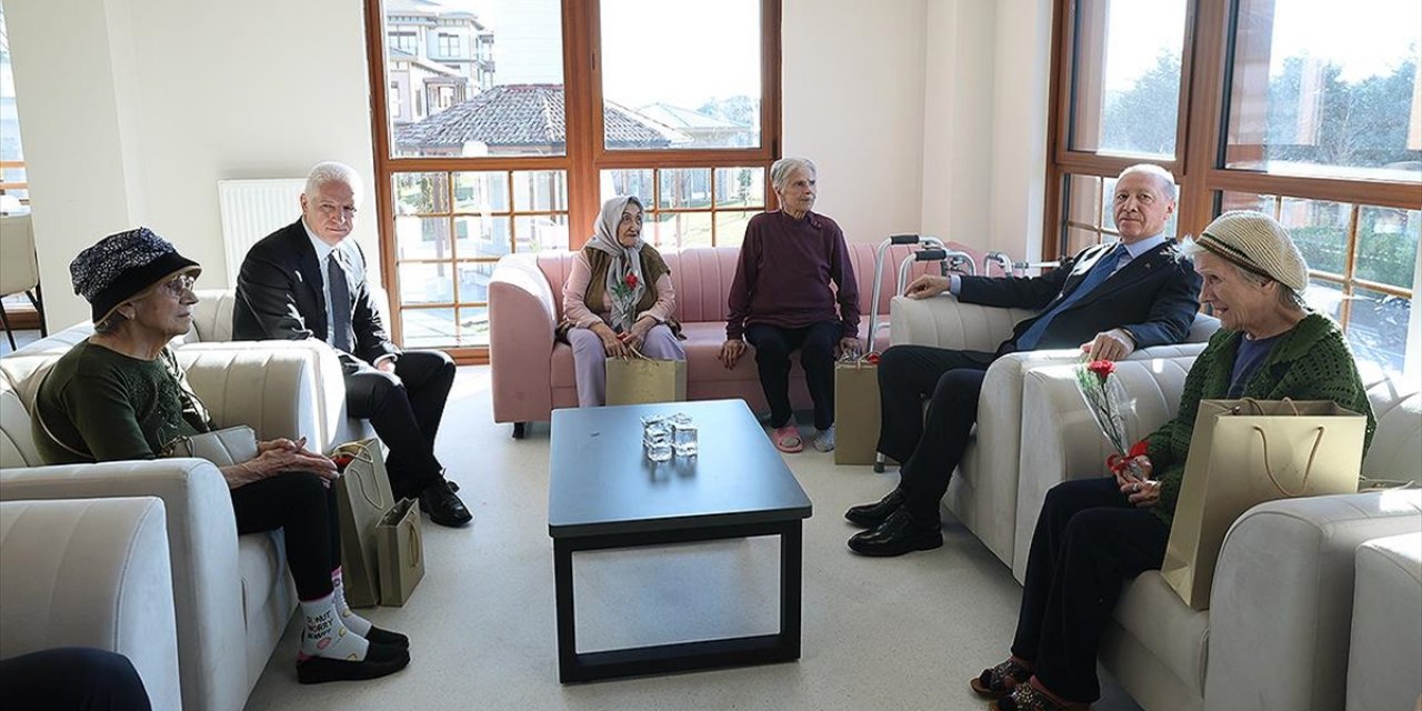 Cumhurbaşkanı Erdoğan Darülaceze Sakinlerini Ziyaret Etti