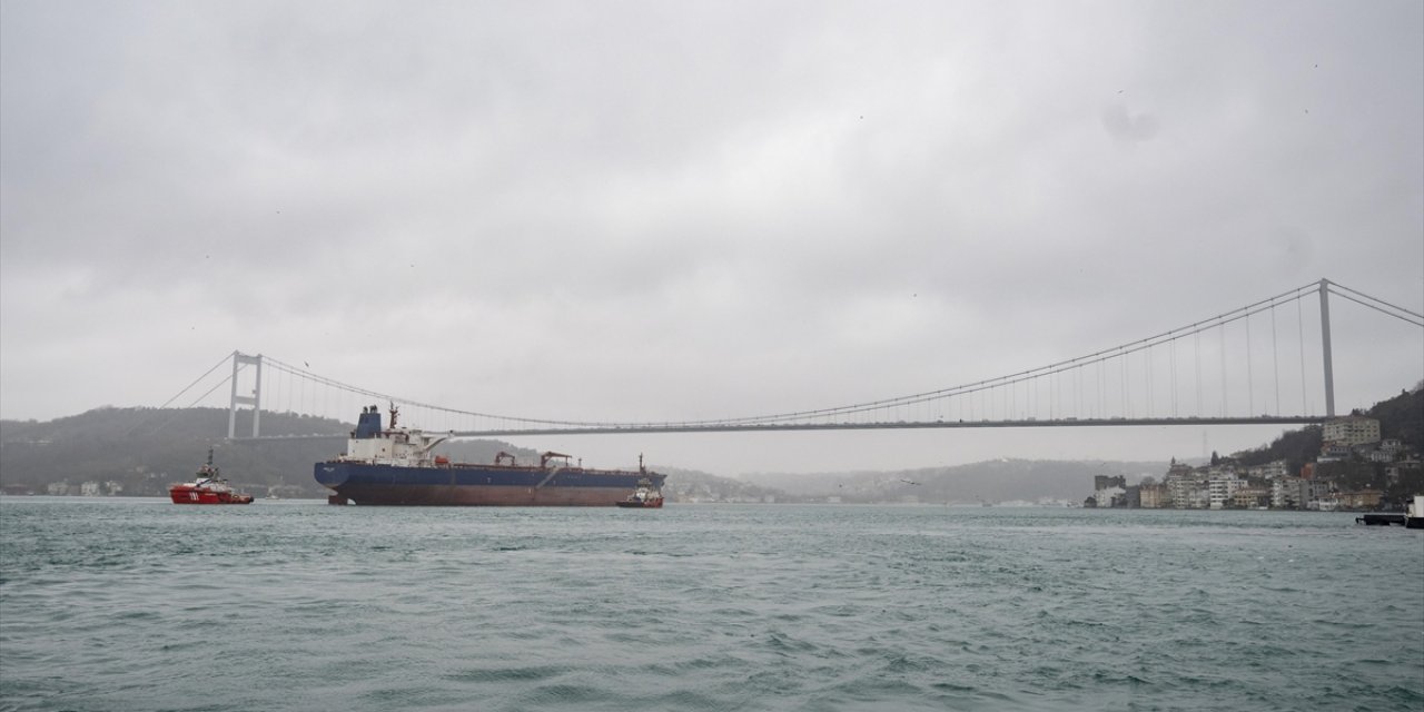 İstanbul Boğazı'nda Gemi Trafiği Çift Yönlü Kapatıldı