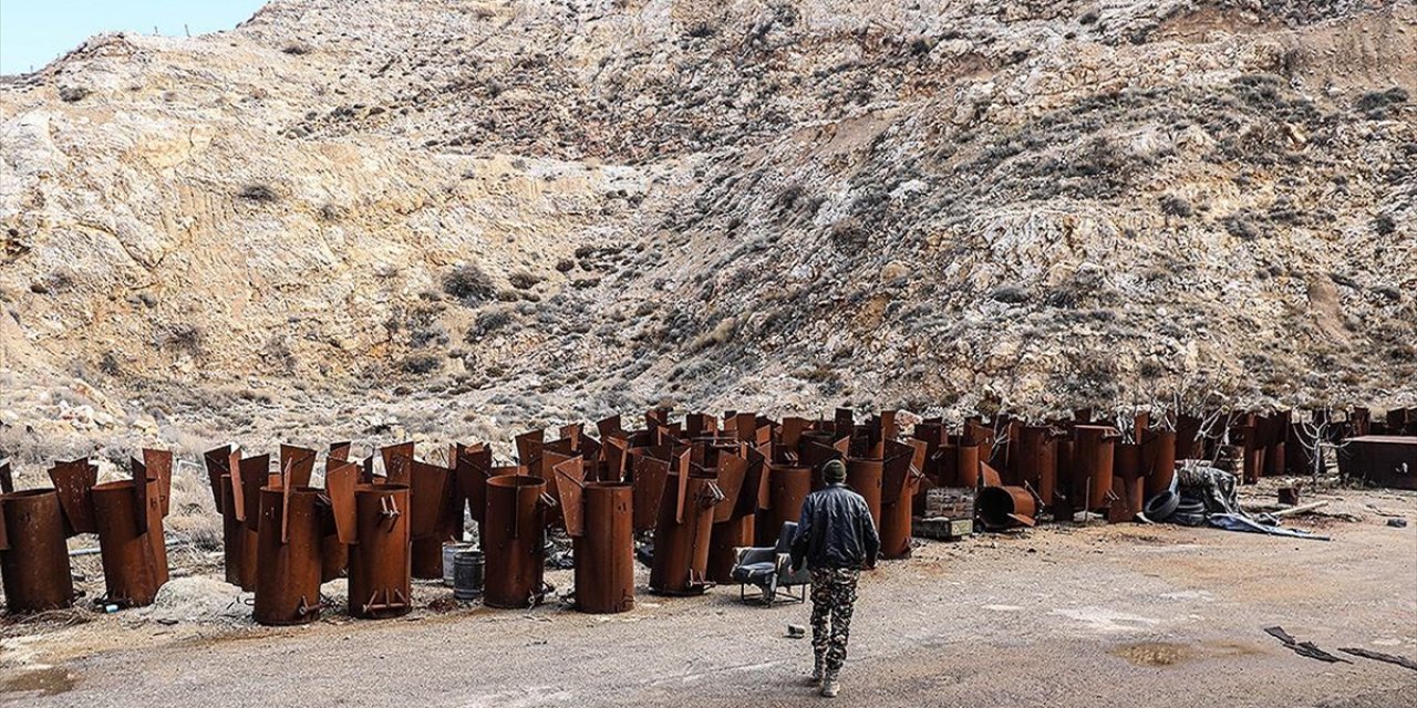 Esed Rejimi, Şam'da Halka Yasakladığı Kasyun Dağını Varil Bombası Üretim Tesisine Çevirdi