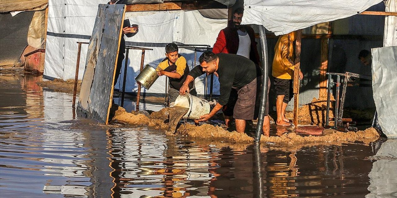 Gazze'de Son 2 Günde Yerinden Edilmişlerin Barındığı 1540'tan Fazla Çadır Su Altında Kaldı