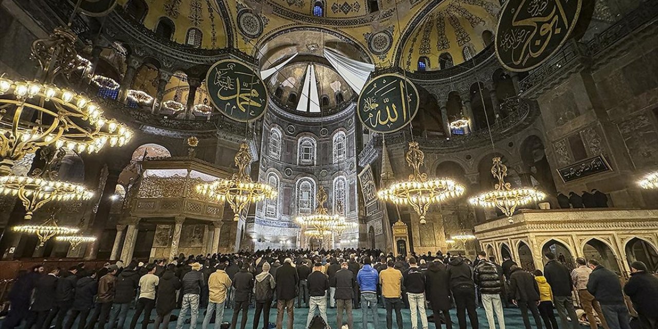 Regaip Kandili Dualarla İdrak Edildi