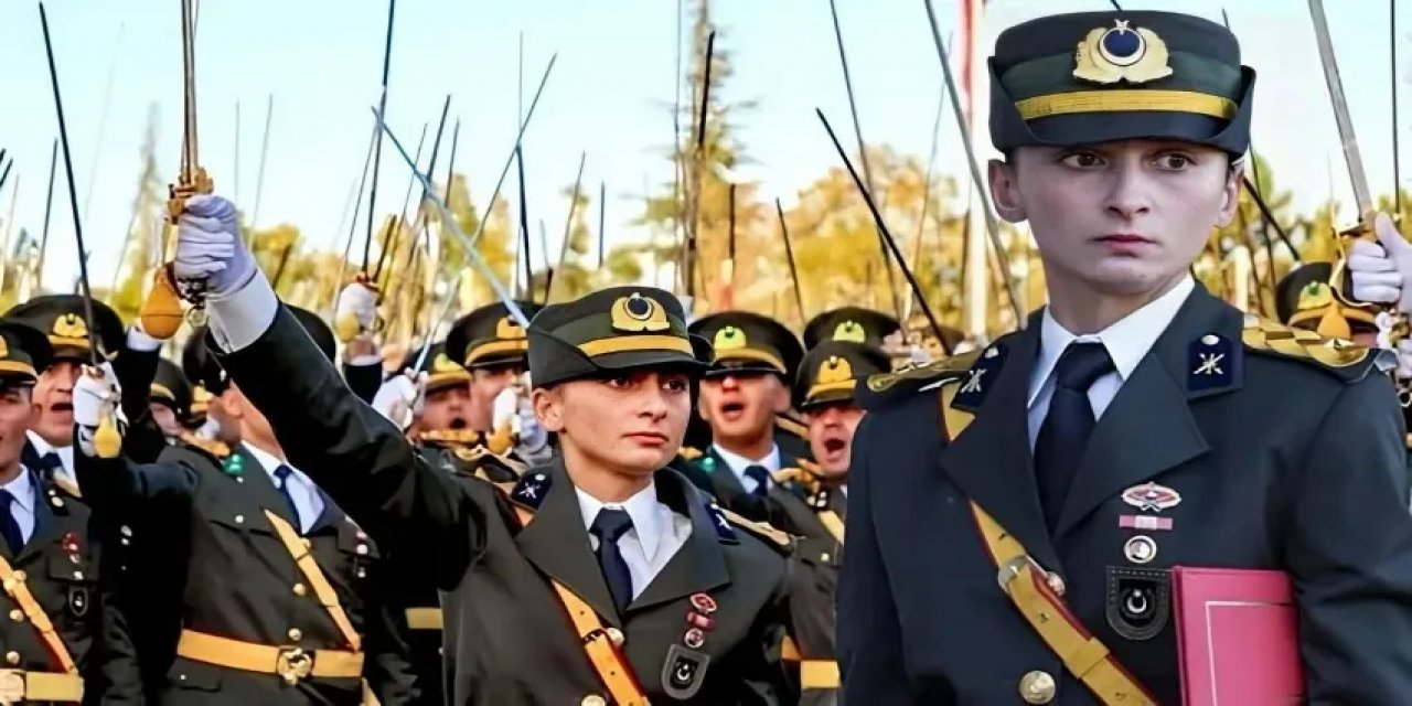 Teğmenlerin O Karesi Talimat Üzerine Çekilmiş!