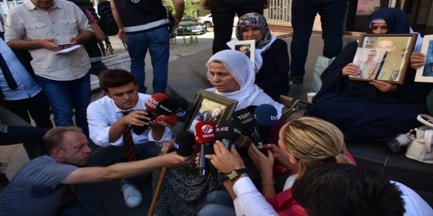 HDP'yi Sorumlu Tutan Acılı Anne Nihan Çiçek, Oturma Eylemine Katıldı