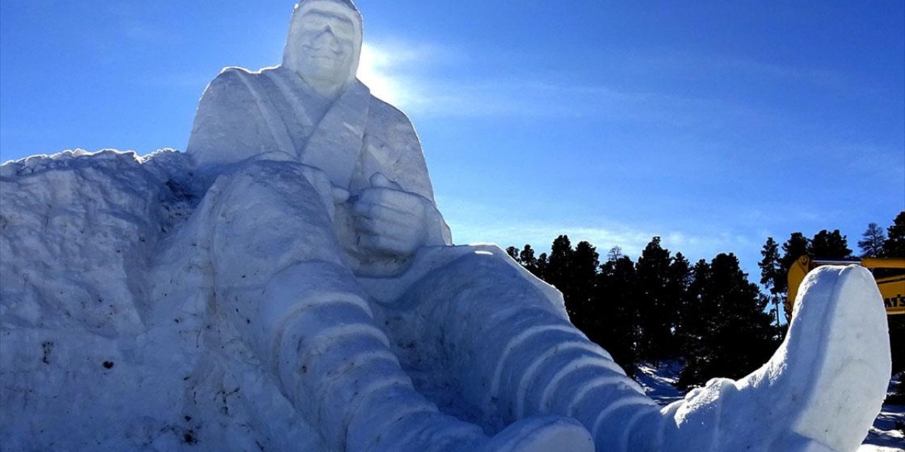 Kars'ta Sarıkamış Şehitleri Anısına Yapılan Kardan Heykeller Tamamlandı