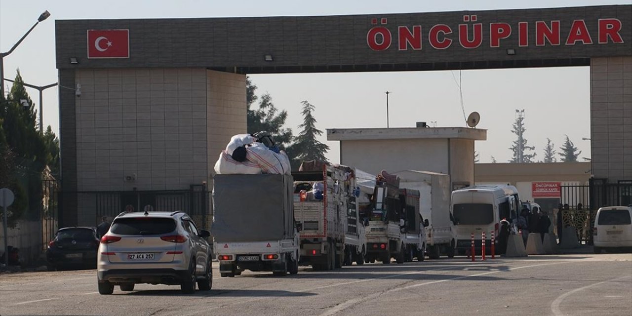 Türkiye'deki Suriyelilerin Kilis'ten Ülkelerine Dönüşü Sürüyor