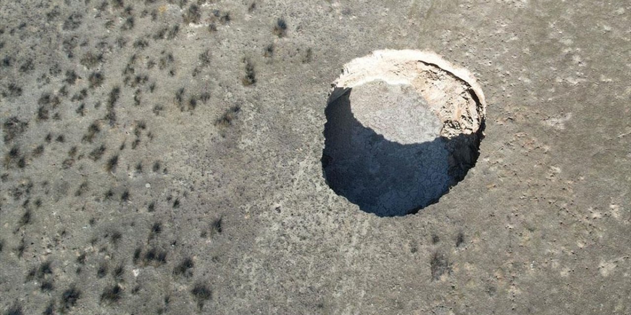 Konya'da 50 Metre Çapında Oluşan Obruğun Genişleme Anı Kaydedildi