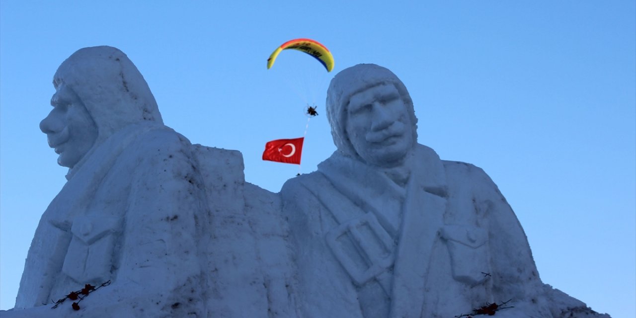 Sarıkamış'ta Şehitler İçin Yapılan "Kardan Heykeller Sergisi" Açıldı
