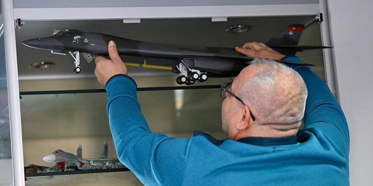 Hava Araçlarına Hayranlığıyla Başlayan Hobisi 219 Parçalık Koleksiyona Dönüştü