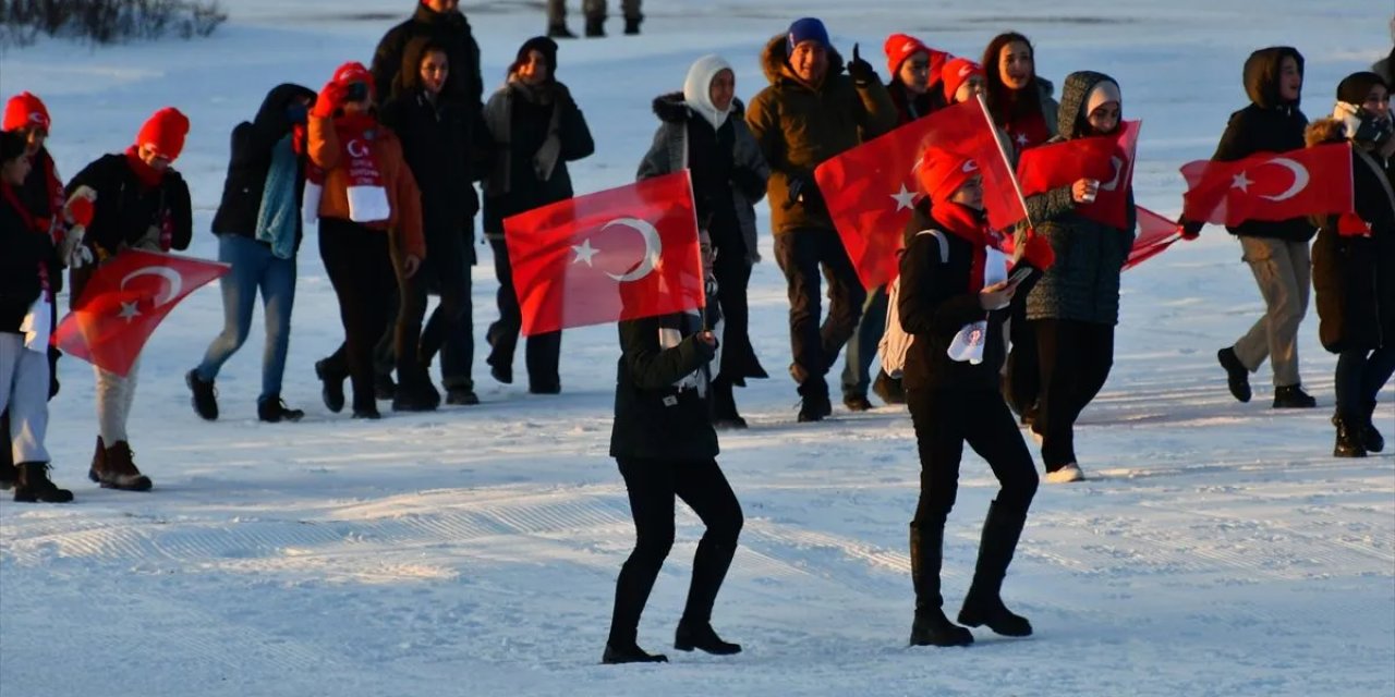 Sarıkamış Şehitleri İçin -15 Derecede Binlerce Kişi Yürüdü