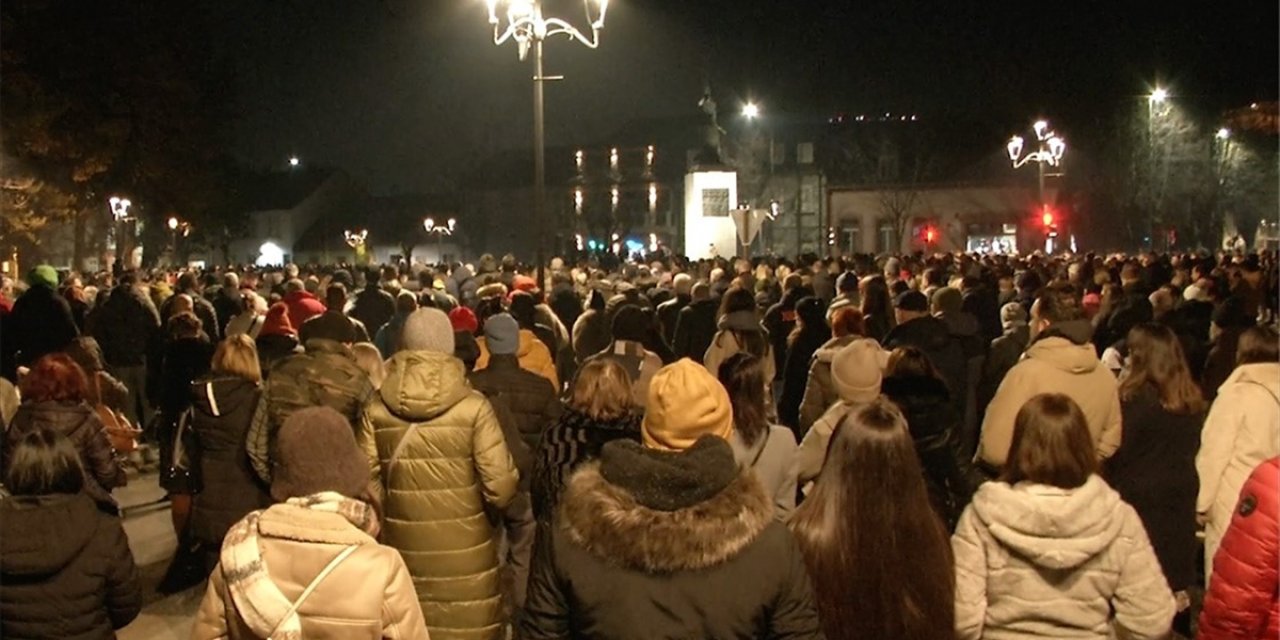 Karadağ'da 12 Kişinin Ölümüyle Sonuçlanan Saldırı Sonrası Gösteriler Düzenlendi
