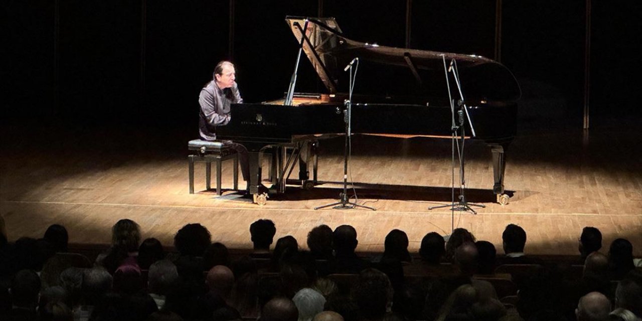 Piyanist ve Besteci Fazıl Say Sahnedeki 50. Yılını İzmir'de Verdiği Konserle Kutladı