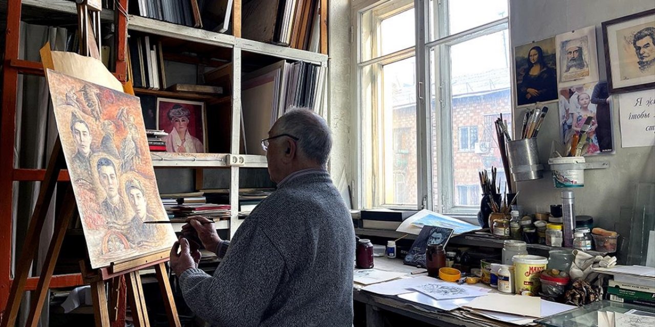 Kırgızistan’da Yaşayan Uygur Ressam, Ünlü Yazar Aytmatov'un Eserlerini Tablolara Yansıttı