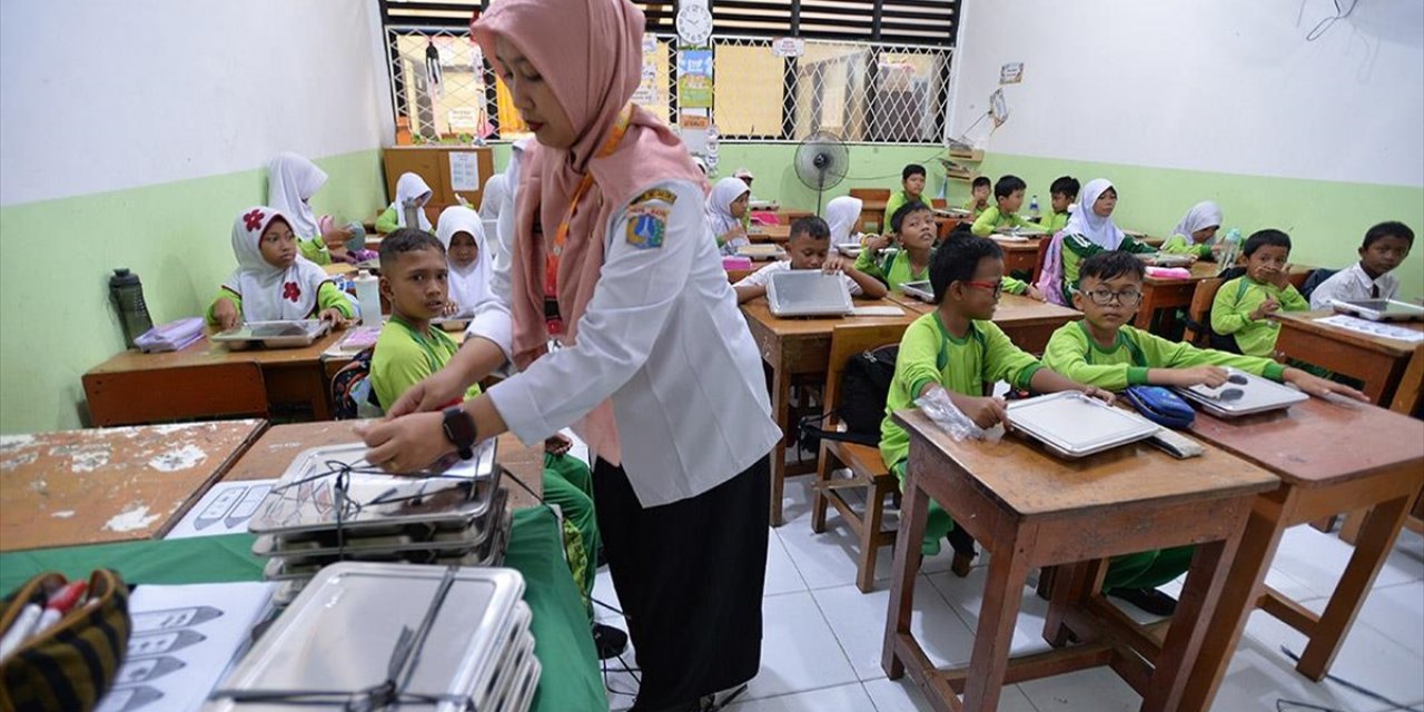 Endonezya'da Bodurluk ve Yetersiz Beslenmeyle Mücadele İçin Çocuk ve Hamilelere Ücretsiz Gıda Temini