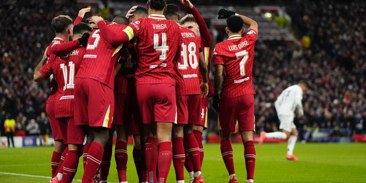 Premier Lig'de Liverpool, Puan Kaybına Rağmen Zirvede Yer Aldı