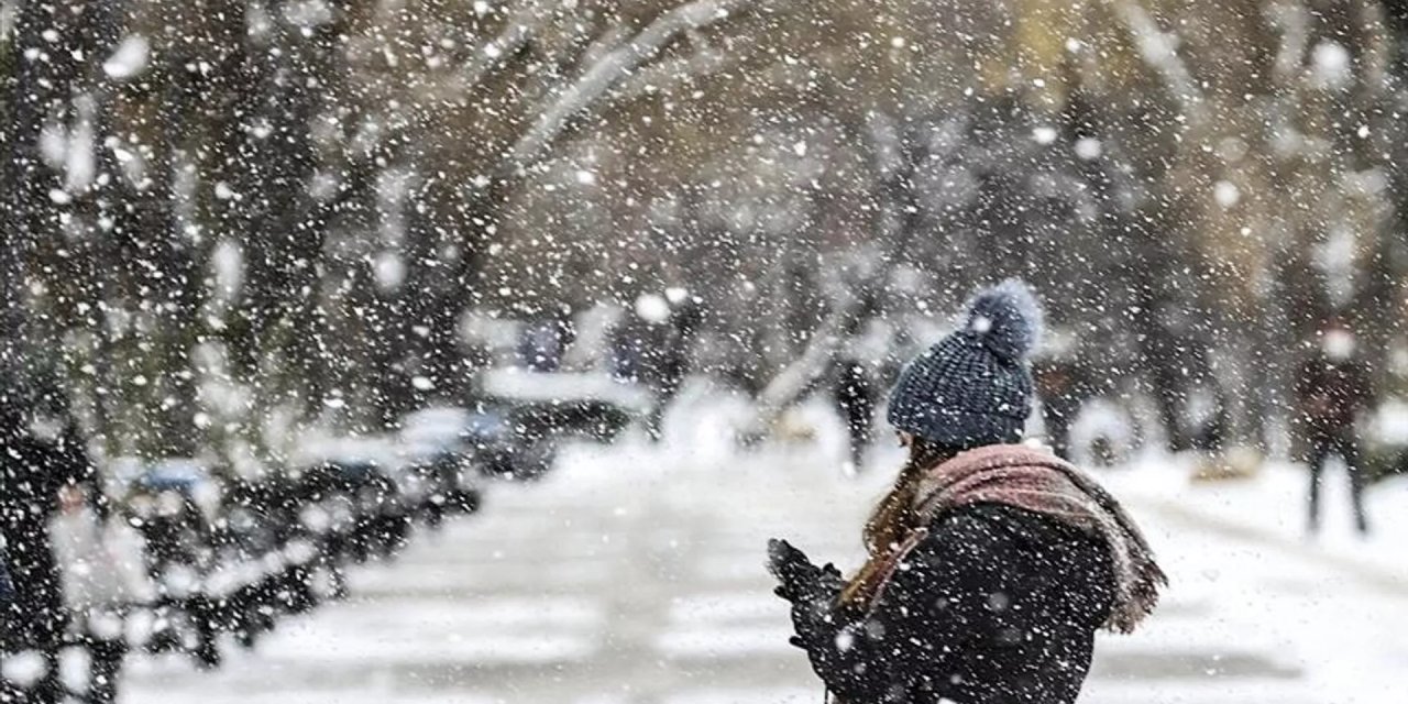 Türkiye 'Donuyor' Meteoroloji Alarm Vererek Duyurdu: Lapa Lapa Kar Geliyor