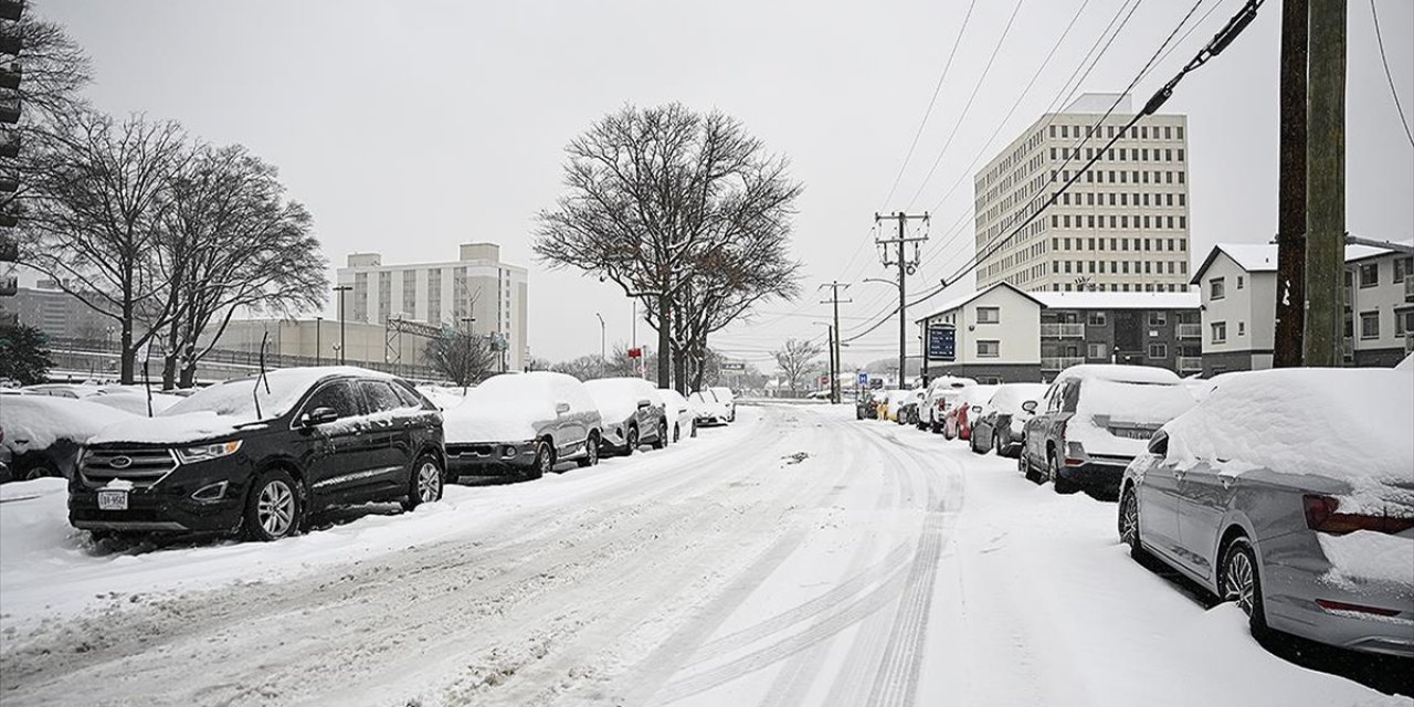 ABD'de 13 Eyalette Etkili Olan Şiddetli Kar Yağışı ve Soğuklar Nedeniyle En Az 3 Kişi Hayatını Kaybetti