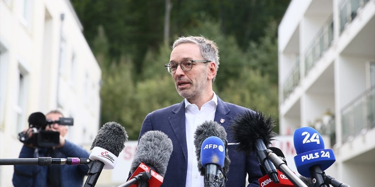Avusturya'da Aşırı Sağcı FPÖ Genel Başkanı Kickl'e Hükümet Kurma Yetkisi Verildi