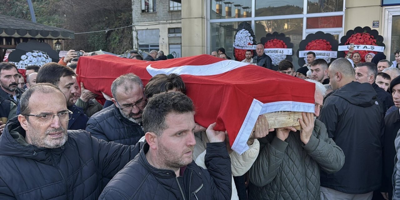 Rize'de Silahlı Saldırıda Öldürülen İki PTT Çalışanının Cenazeleri Defnedildi