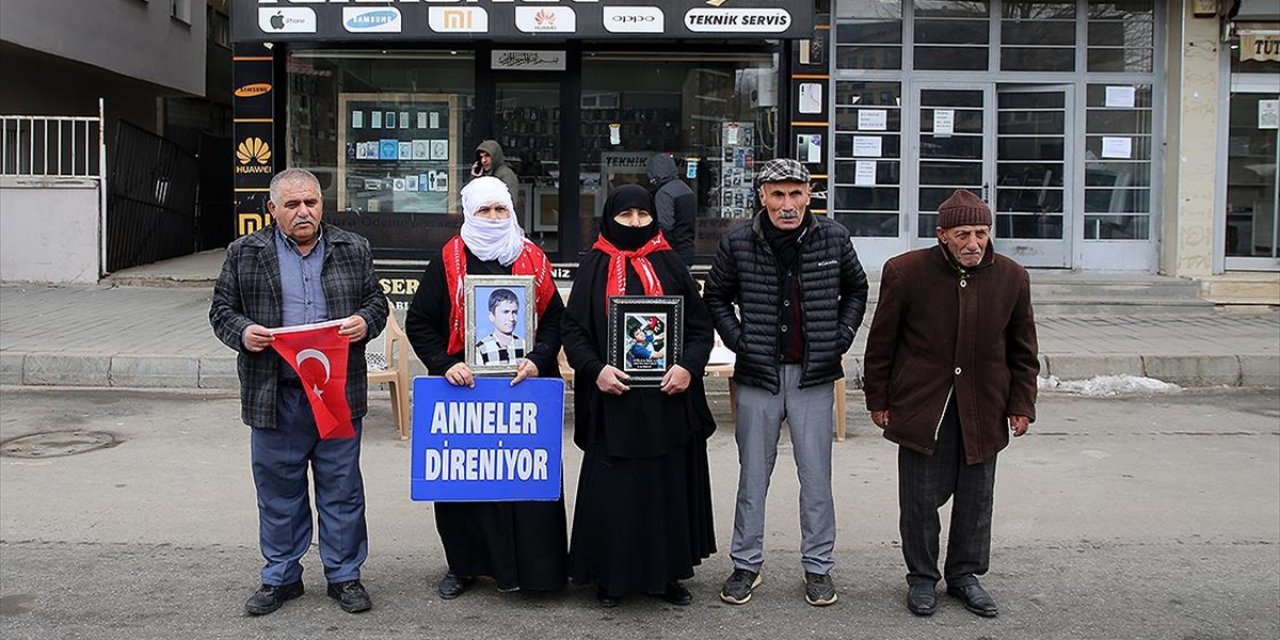 Muşlu Aileler, Dem Parti Binası Önündeki "Evlat Nöbeti"ni Sürdürdü