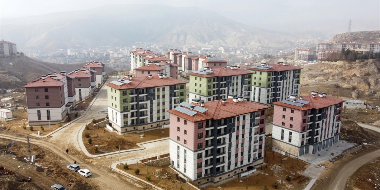 Malatya'da Deprem Konutlarının Anahtar Teslimi Devam Ediyor