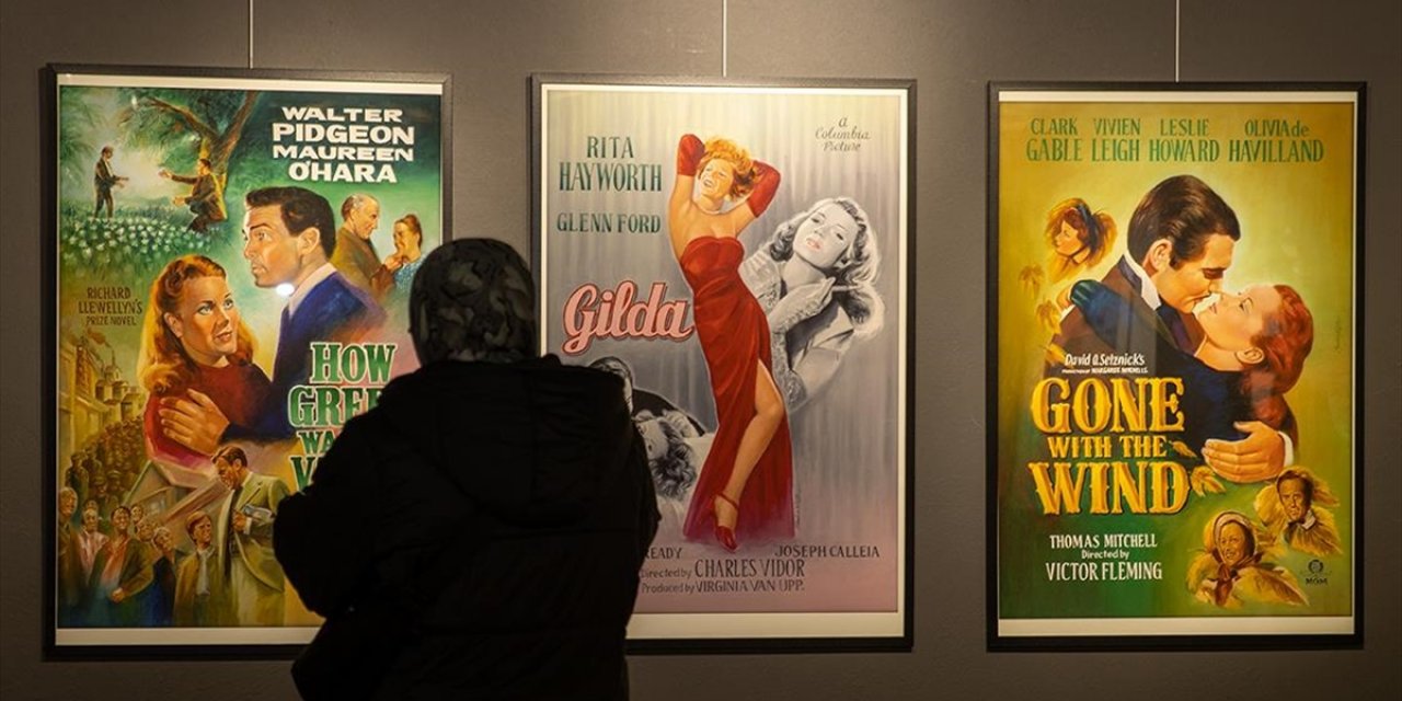 Sakarya'da Açılan Film Afişleri Sergisi Ziyaretçileri Sinema Tarihinde Yolculuğa Çıkarıyor