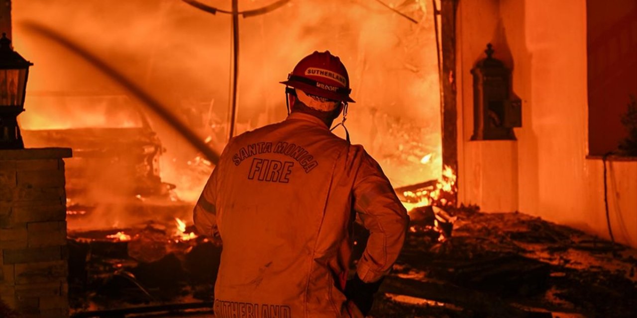 Los Angeles'taki Orman Yangınında Can Kaybı 5'e Yükseldi