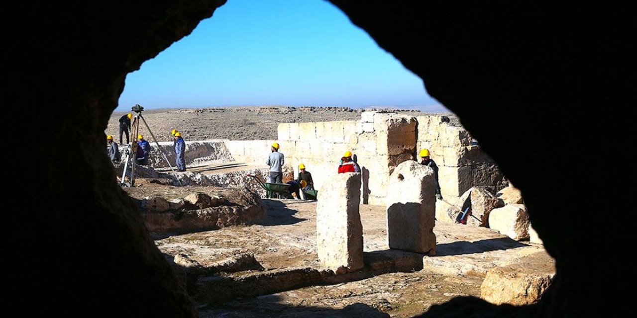 Zerzevan Kalesi'nin Surları Tüm Yıl Süren Kazılarla Ortaya Çıkarılıyor