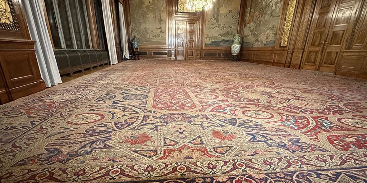 Aksaray'da Restore Edilen 114 Yıllık Hereke Halısı, Lahey Barış Sarayı'na Teslim Edildi
