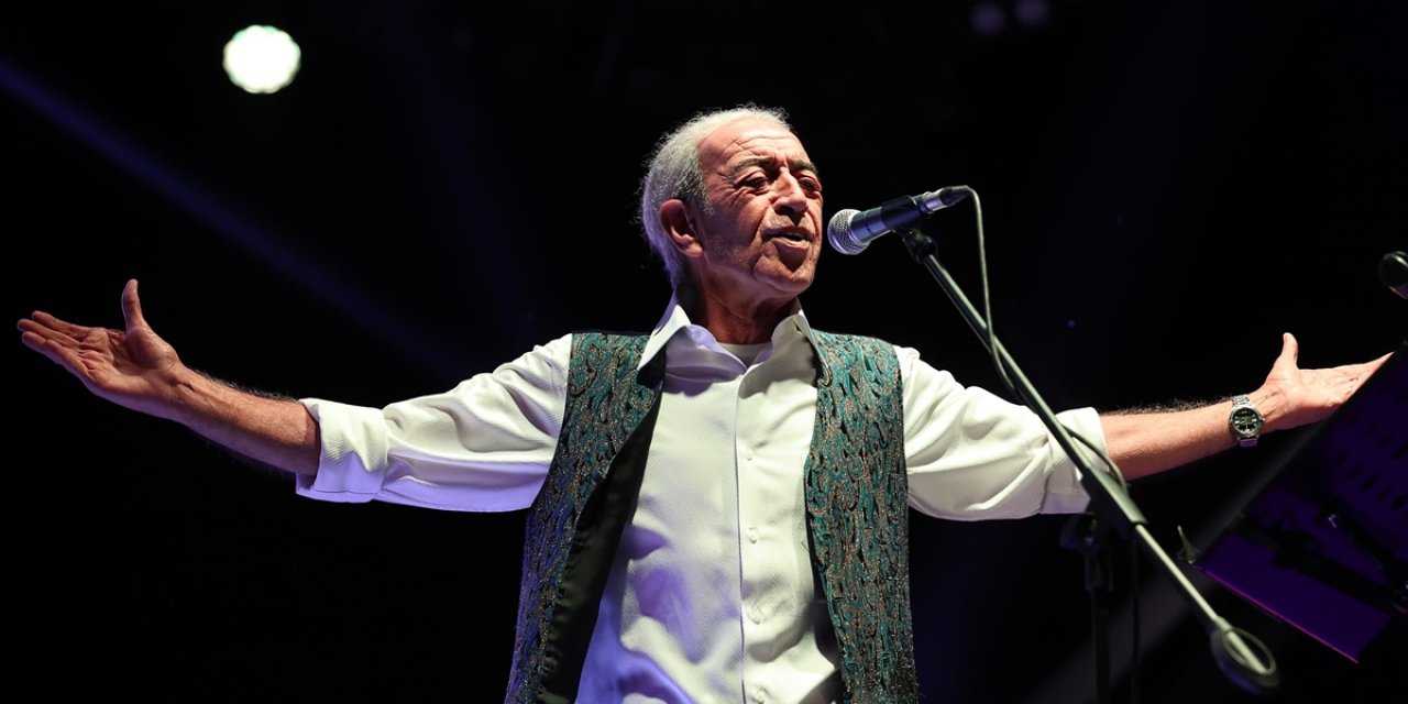 İç Kanama Şüphesiyle Hastaneye Kaldırılan Şarkıcı Edip Akbayram Ameliyat Edildi