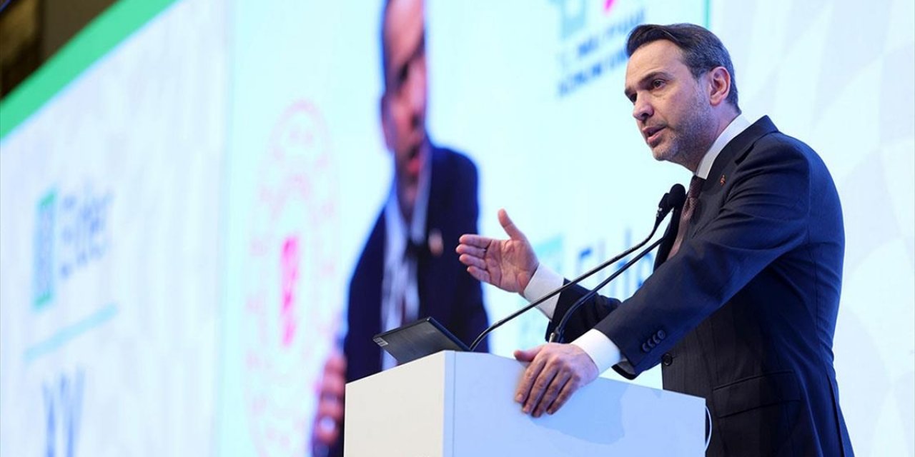 Bakan Bayraktar, 2025'te Elektrik Dağıtımda "Cesur ve Ezber Bozacak" Kararların Alınacağını Bildirdi