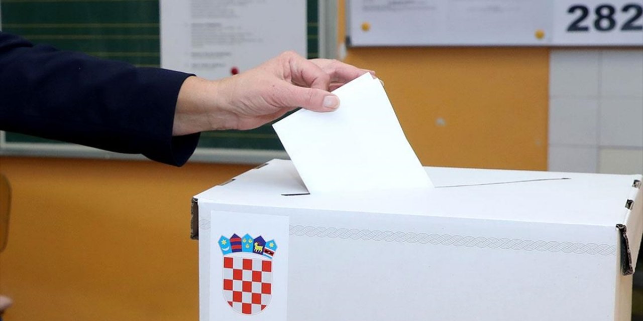 Hırvatistan'da Halk, Cumhurbaşkanını Belirleyecek İkinci Tur İçin Sandık Başına Gidiyor