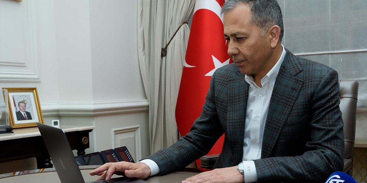 İçişleri Bakanı Yerlikaya Aa'nın "Yılın Kareleri" Oylamasında Favori Fotoğraflarını Seçti