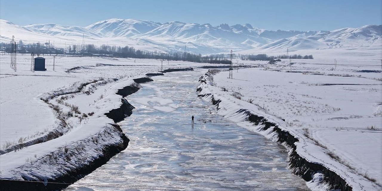 Dondurucu Soğuğun Etkili Olduğu Yerleşim Yerlerinde Yaşam Kutupları Aratmıyor