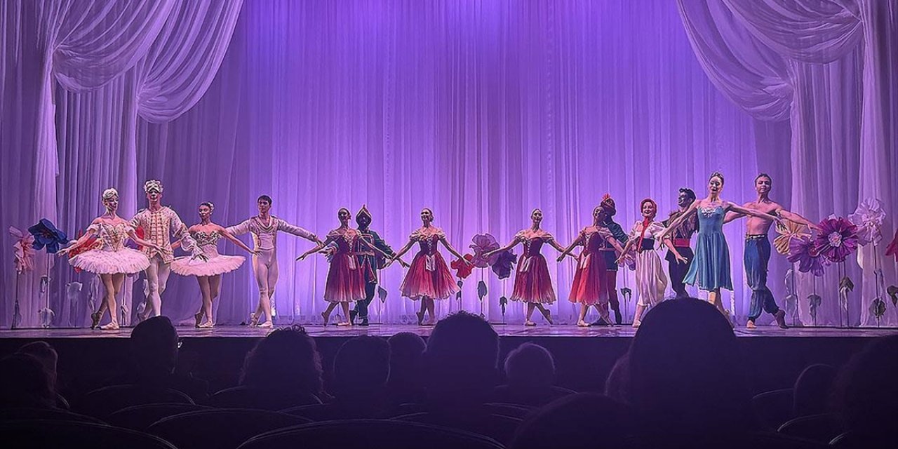 Engelli Vatandaşlara Özel "Bale Dünyası" Gösterisi Sahnelendi