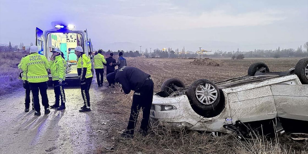 Ankara'da Devrilen Otomobildeki 1 Kişi Öldü, 4 Kişi Yaralandı