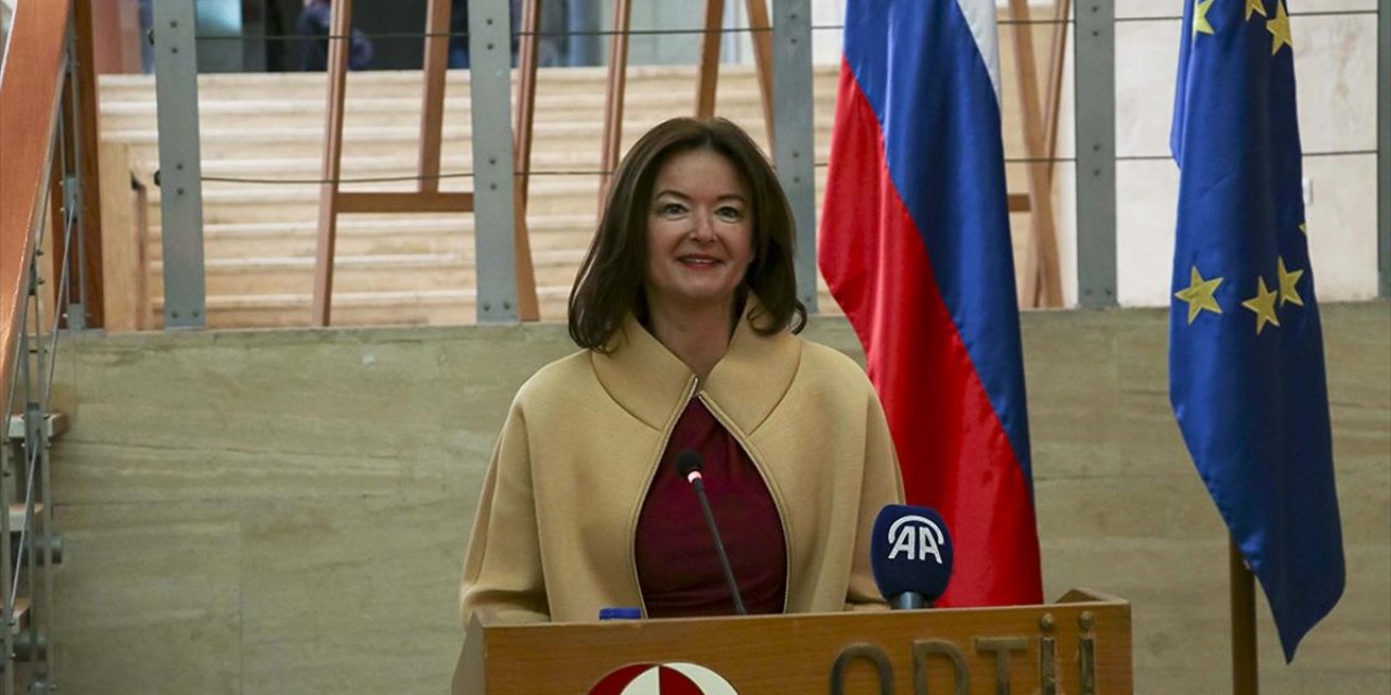 Slovenya Dışişleri Bakanı Fajon, "Akdeniz'in Marie Curie'leri" Sergisi Açılışına Katıldı