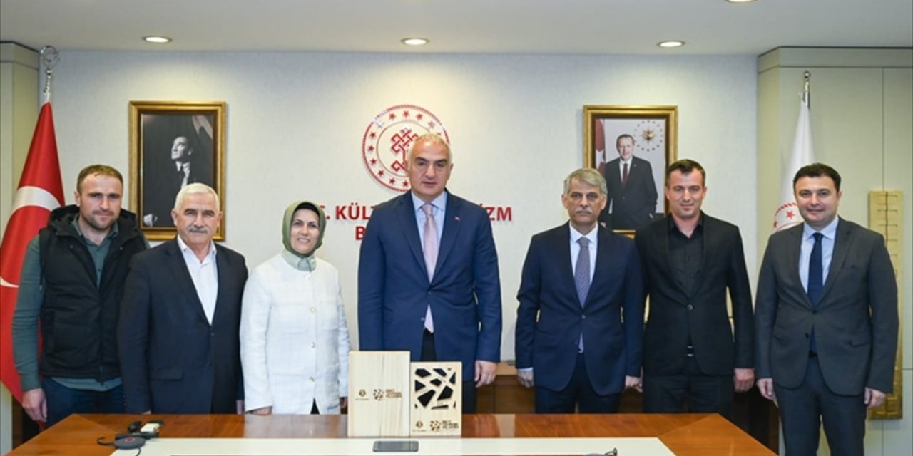 Bakan Ersoy, BM Tarafından Ormana'ya Verilen "En İyi Turizm Köyü" Ödülünü Takdim Etti