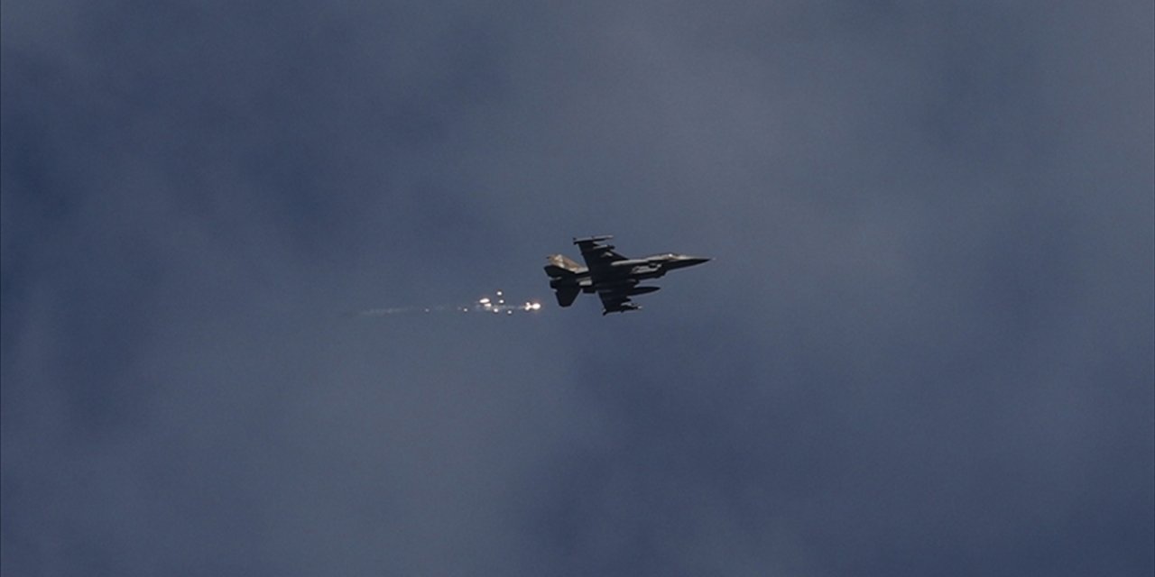 Yemen'deki Husiler: İsrail Savunma Bakanlığını Süpersonik Füzeyle Hedef Aldık