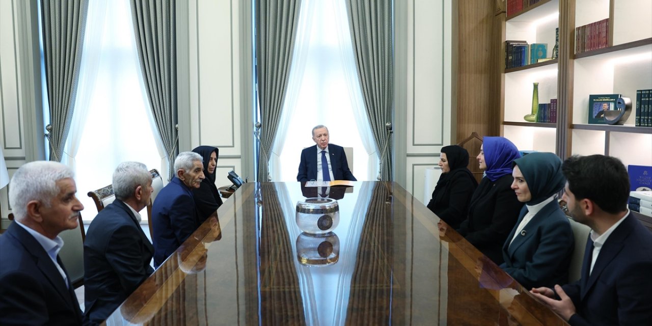 Cumhurbaşkanı Erdoğan, İkiyaka Katliamında Yaşamını Kaybedenlerin Aileleriyle Görüştü