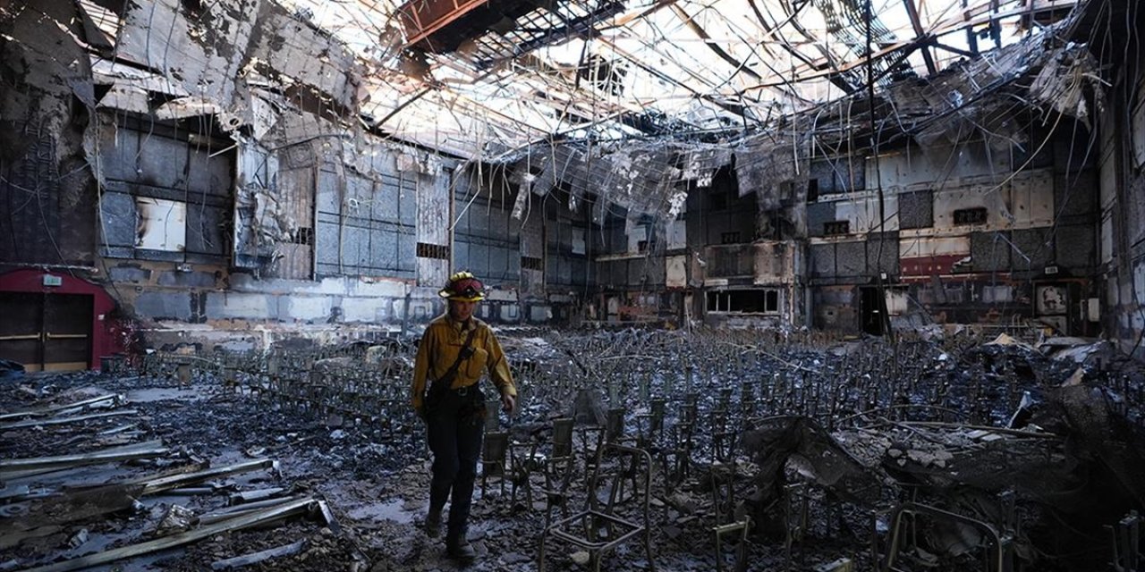 Los Angeles'taki Yangınlarda Ölü Sayısı 25'e Yükseldi, "Alev Hortumu" Uyarısı Yapıldı