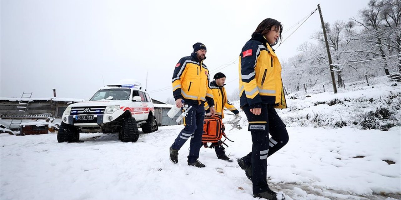 Kırklareli'nde Sağlık Ekipleri Karlı Yolları Paletli Ambulanslarla Aşıyor