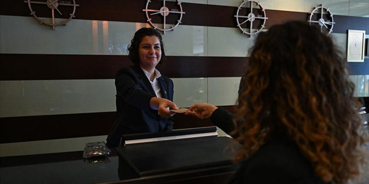 Hizmet Üretim Endeksi Kasım 2024'te Yıllık Yüzde 0,9 Arttı, Aylık Yüzde 0,2 Azaldı