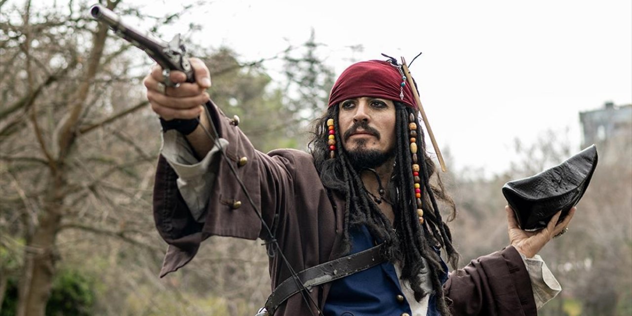 Yerli "Jack Sparrow" Ankara Sokaklarında