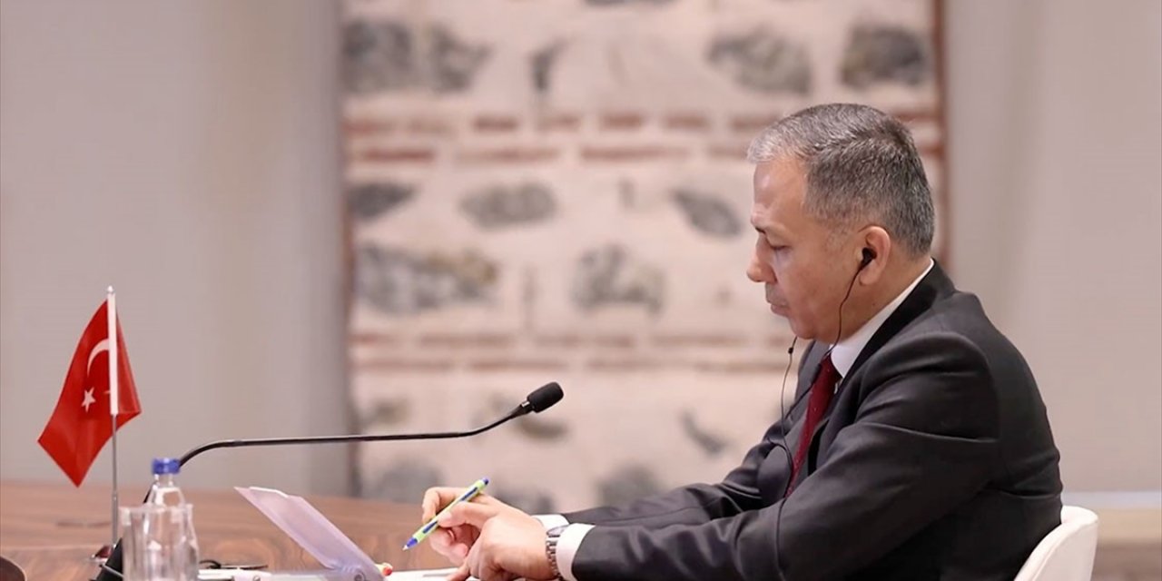 Göçü Ulusal ve Uluslararası Hukuk, İnsan Hakları ve Medeniyet Değerlerimize Bağlı Olarak Yönetiyoruz