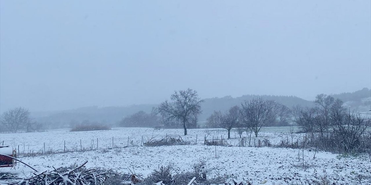 Çanakkale'nin Korudağ Mevkisinde ve Tekirdağ'ın Bazı İlçelerinde Kar Etkili Oluyor