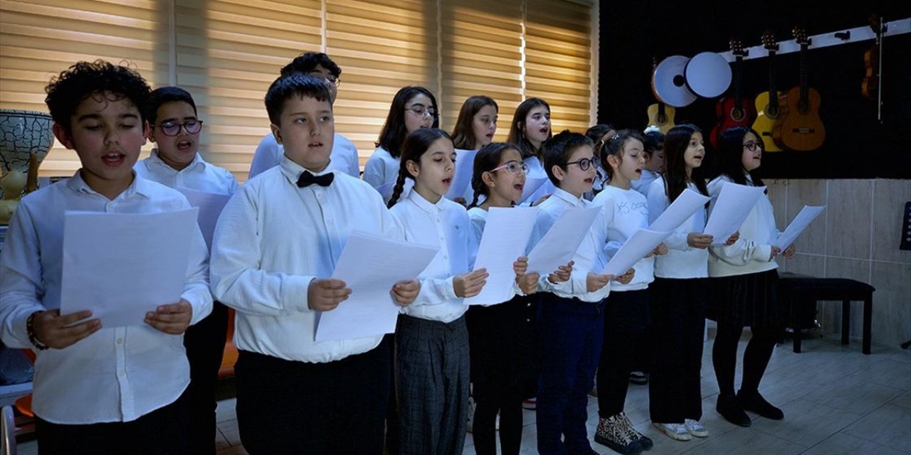 Osmaniye'de Öğrenciler Çevre Bilincine Seslendirdikleri Şarkılarla Dikkati Çekiyor