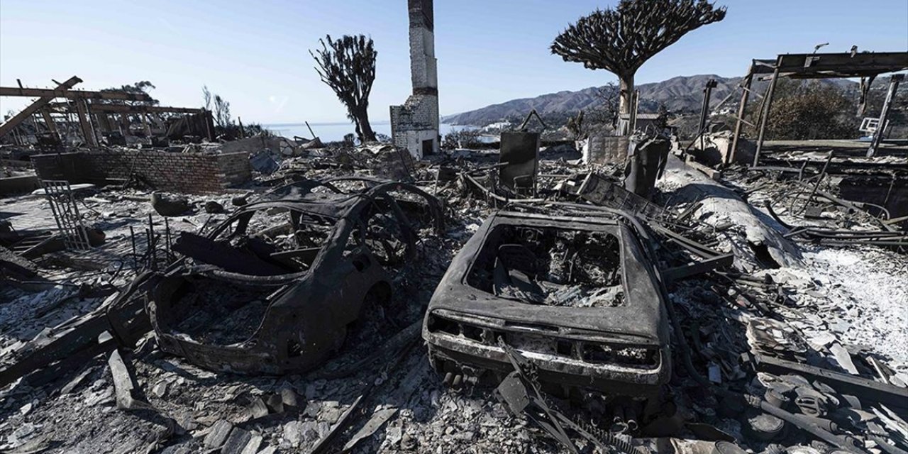 Los Angeles'taki Orman Yangınlarıyla Mücadele Santa Ana Rüzgarları Nedeniyle Zorlaşabilir