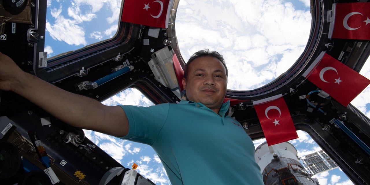 Türkiye'nin İnsanlı İlk Uzay Görevinin Hikayesi "Ufkun Ötesinde" Belgeseliyle İzleyicilerle Buluşacak