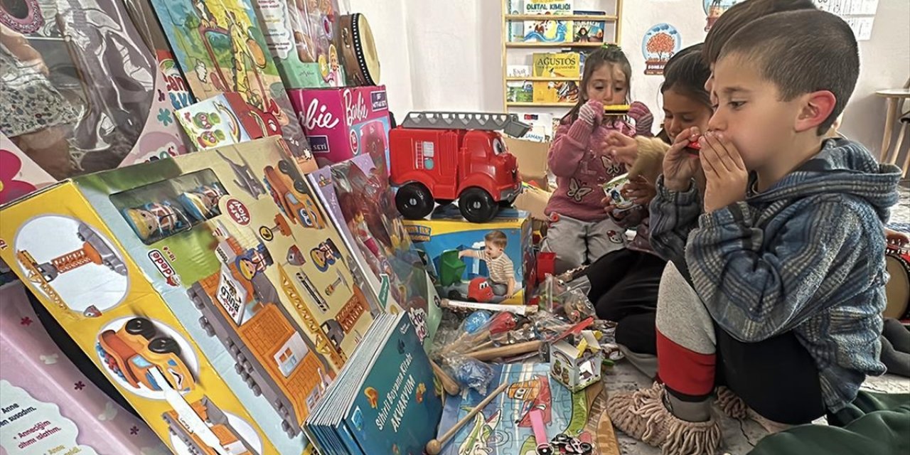 Ana Sınıfı Açılışıyla Gündeme Gelen Öğrenciler, Birçok İlden Gönderilen Karne Hediyeleriyle Sevindi